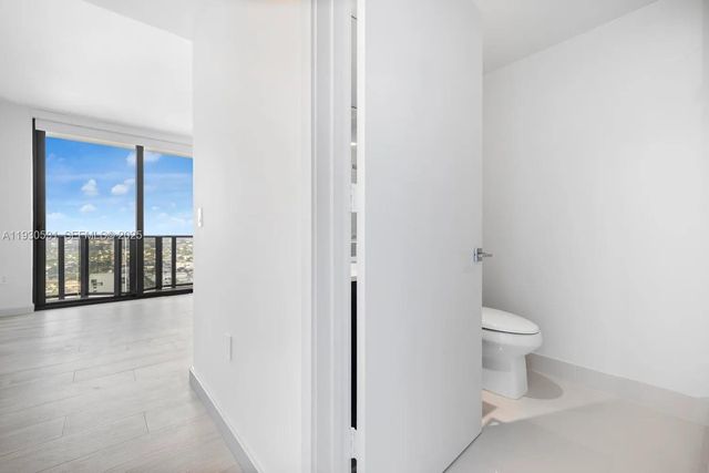 55 SW 9th St 3806, Miami, FL 33130