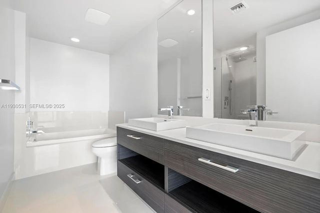 55 SW 9th St 3806, Miami, FL 33130