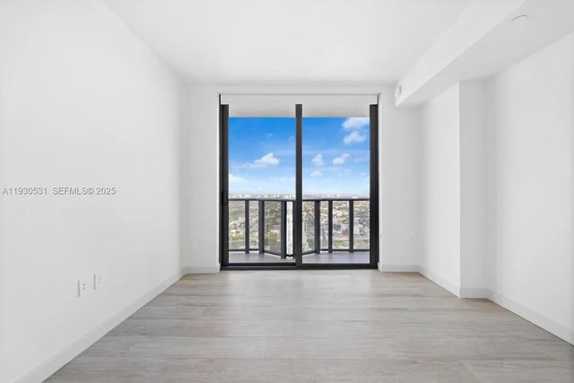 55 SW 9th St 3806, Miami, FL 33130