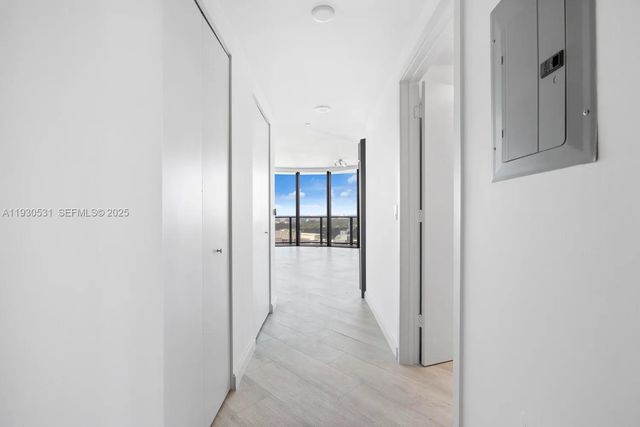 55 SW 9th St 3806, Miami, FL 33130