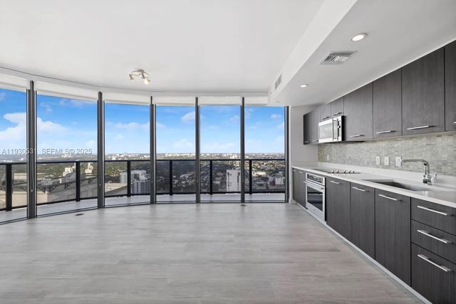 55 SW 9th St 3806, Miami, FL 33130