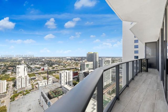 55 SW 9th St 3806, Miami, FL 33130