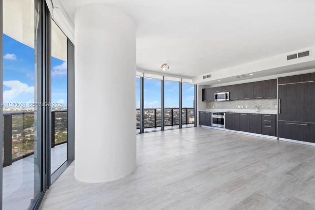 55 SW 9th St 3806, Miami, FL 33130