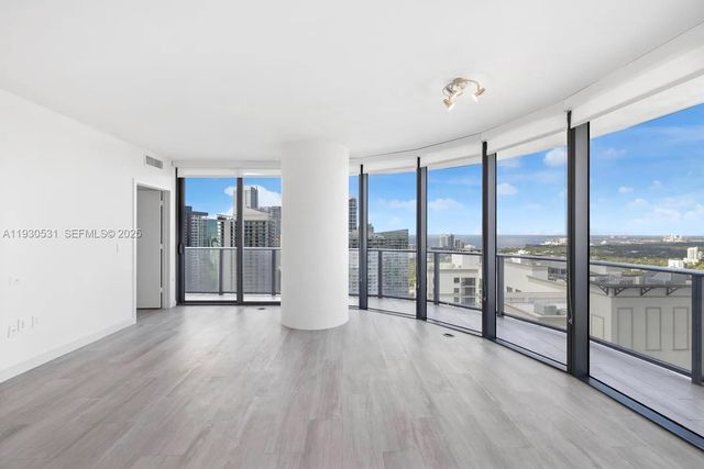 55 SW 9th St 3806, Miami, FL 33130