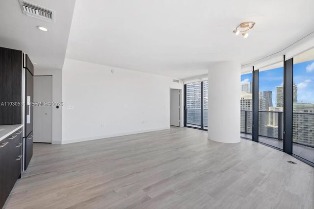 55 SW 9th St 3806, Miami, FL 33130