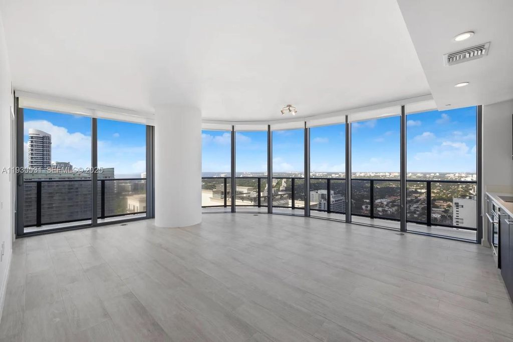 55 SW 9th St 3806, Miami, FL 33130