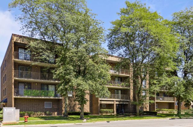 8350 W Addison Street 101, Chicago, IL 60634