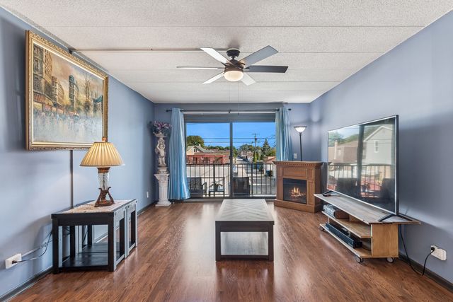 8350 W Addison Street 101, Chicago, IL 60634