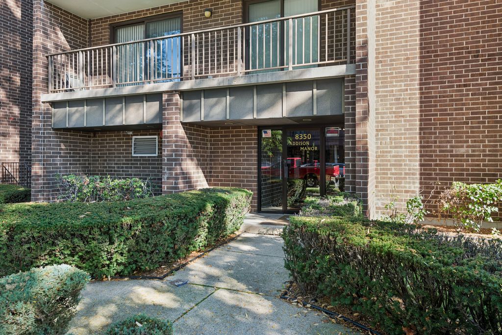 8350 W Addison Street 101, Chicago, IL 60634