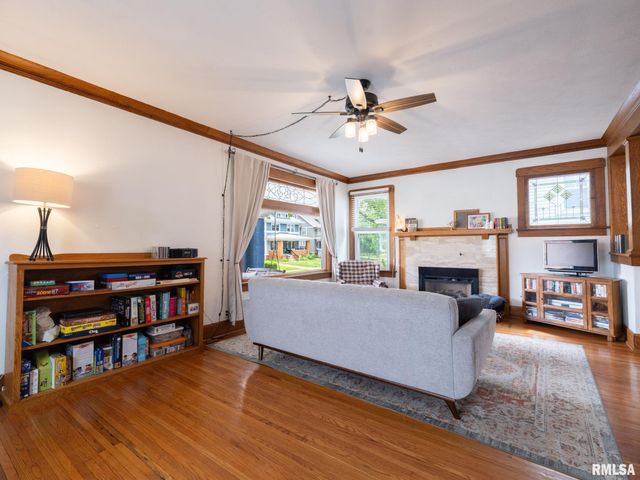 1217 N ELMWOOD Avenue, Peoria, IL 61606