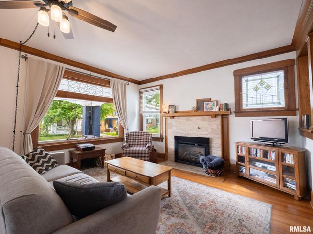 1217 N ELMWOOD Avenue, Peoria, IL 61606