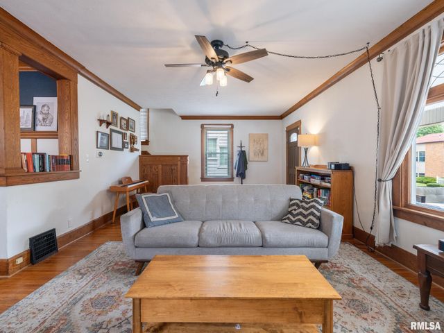 1217 N ELMWOOD Avenue, Peoria, IL 61606