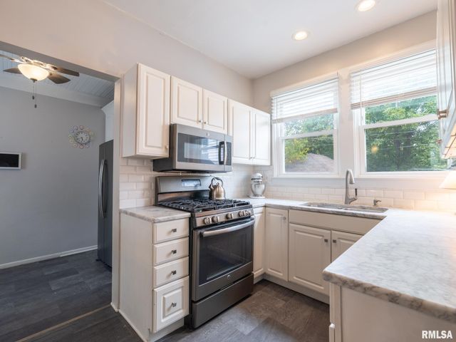1217 N ELMWOOD Avenue, Peoria, IL 61606