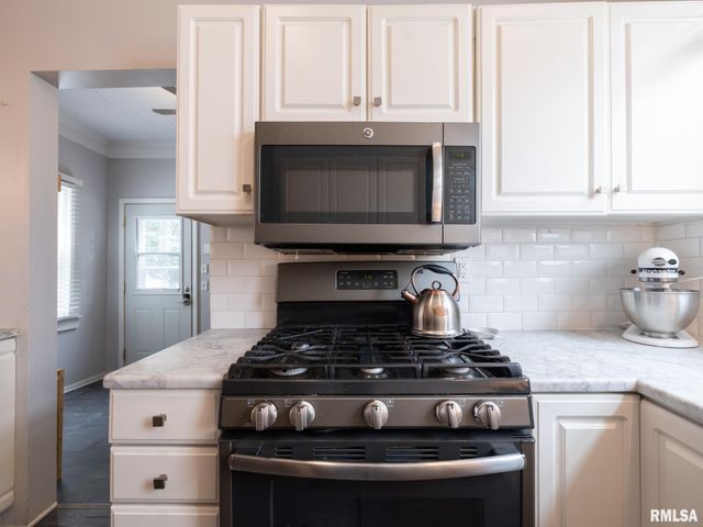 1217 N ELMWOOD Avenue, Peoria, IL 61606