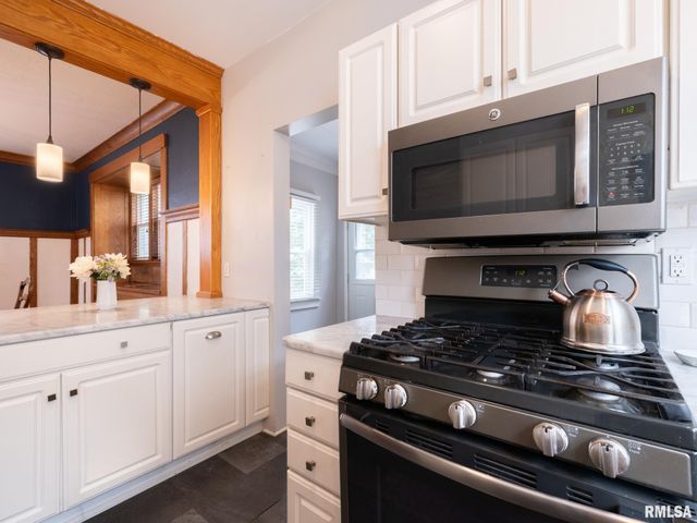 1217 N ELMWOOD Avenue, Peoria, IL 61606