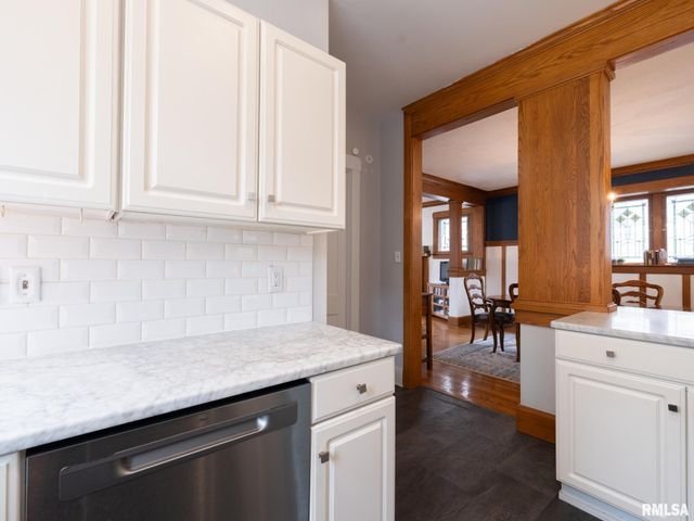 1217 N ELMWOOD Avenue, Peoria, IL 61606
