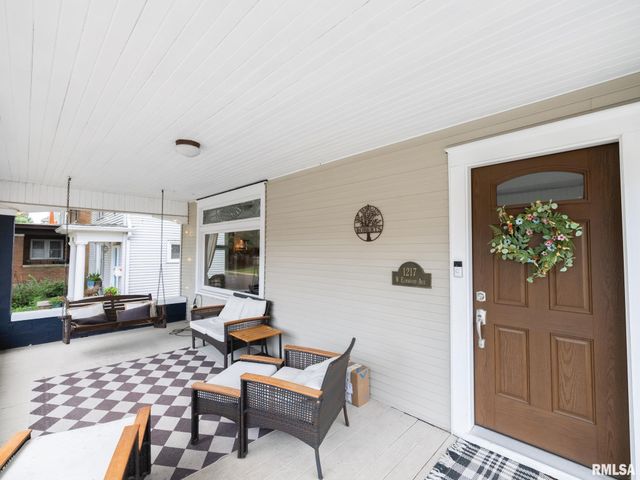 1217 N ELMWOOD Avenue, Peoria, IL 61606