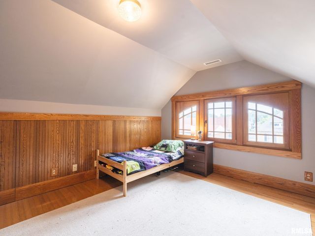 1217 N ELMWOOD Avenue, Peoria, IL 61606