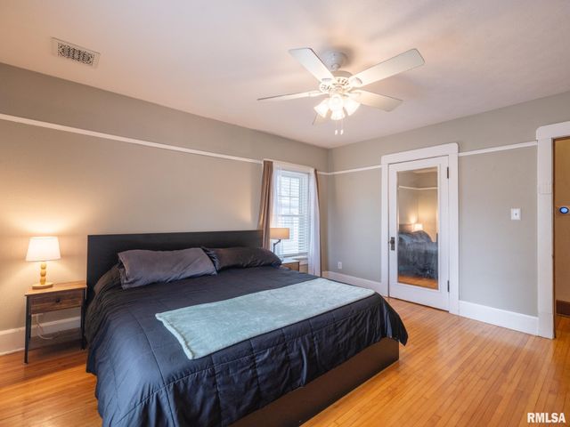 1217 N ELMWOOD Avenue, Peoria, IL 61606