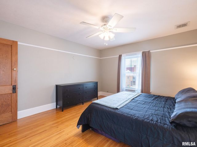 1217 N ELMWOOD Avenue, Peoria, IL 61606