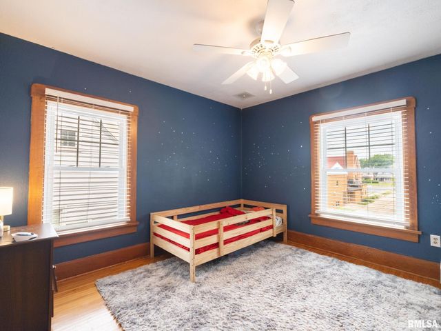 1217 N ELMWOOD Avenue, Peoria, IL 61606