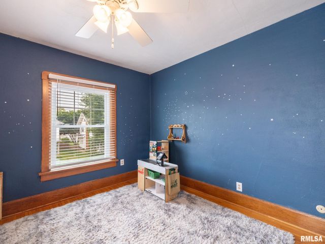 1217 N ELMWOOD Avenue, Peoria, IL 61606