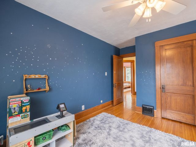 1217 N ELMWOOD Avenue, Peoria, IL 61606