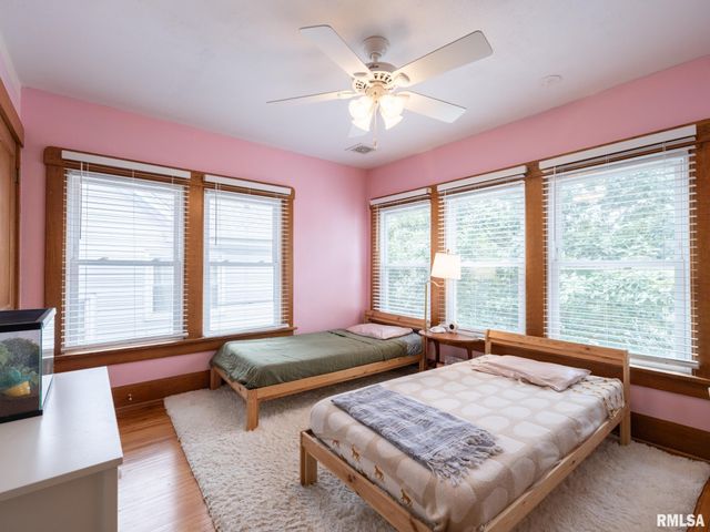 1217 N ELMWOOD Avenue, Peoria, IL 61606