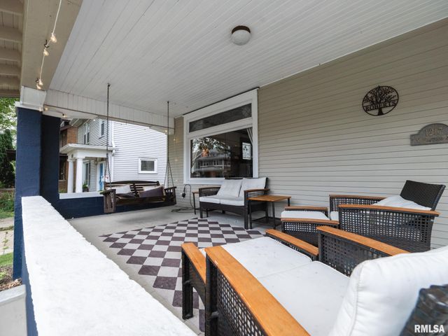 1217 N ELMWOOD Avenue, Peoria, IL 61606