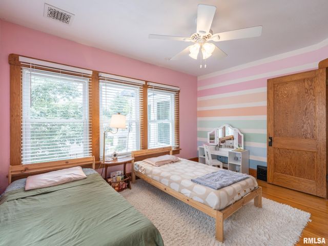 1217 N ELMWOOD Avenue, Peoria, IL 61606
