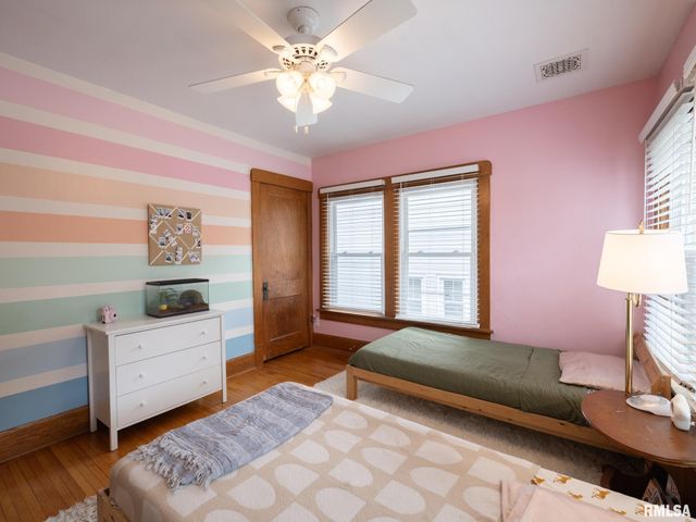 1217 N ELMWOOD Avenue, Peoria, IL 61606