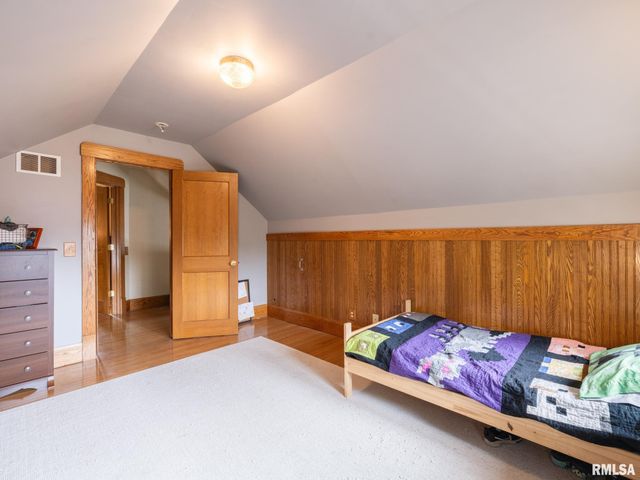 1217 N ELMWOOD Avenue, Peoria, IL 61606