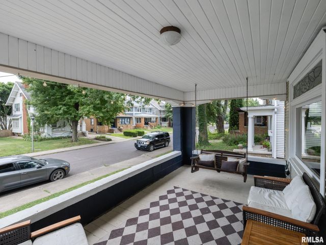 1217 N ELMWOOD Avenue, Peoria, IL 61606