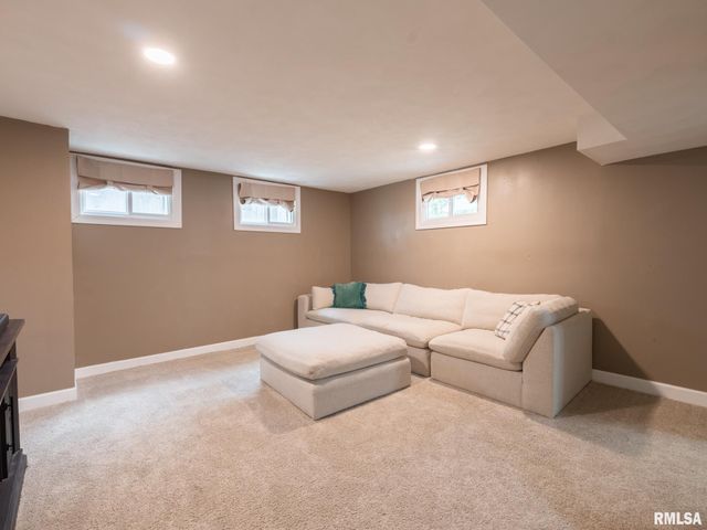 1217 N ELMWOOD Avenue, Peoria, IL 61606