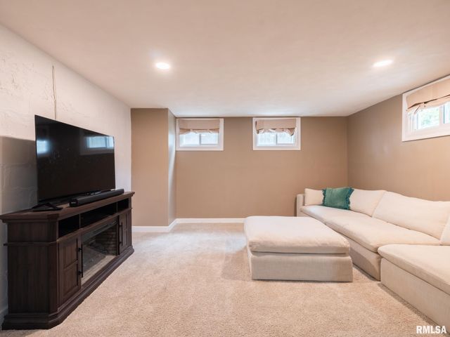 1217 N ELMWOOD Avenue, Peoria, IL 61606