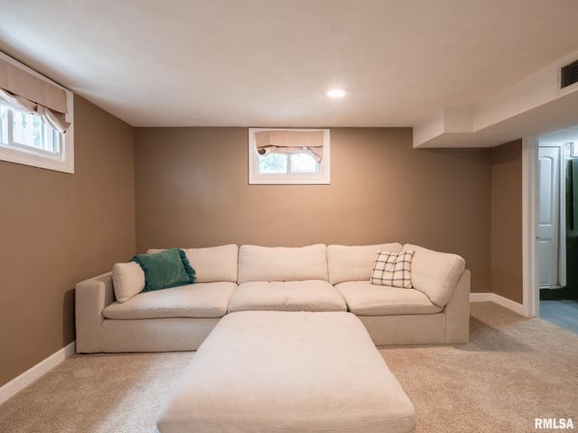 1217 N ELMWOOD Avenue, Peoria, IL 61606