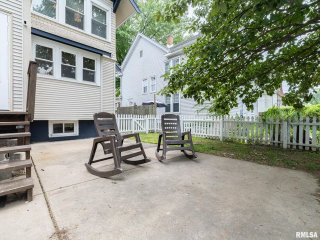 1217 N ELMWOOD Avenue, Peoria, IL 61606
