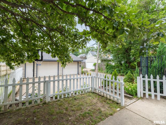 1217 N ELMWOOD Avenue, Peoria, IL 61606
