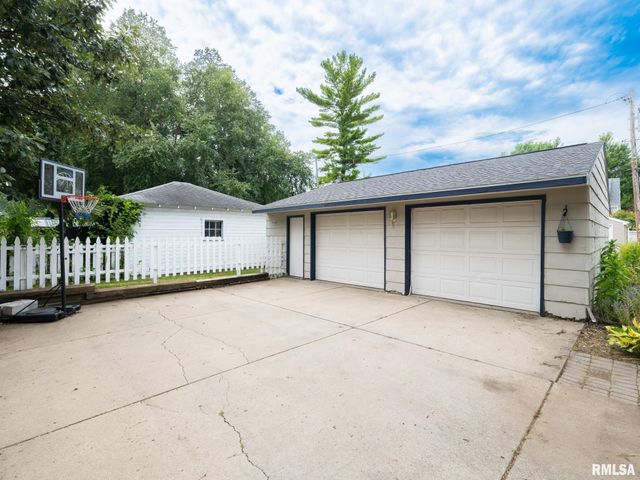 1217 N ELMWOOD Avenue, Peoria, IL 61606