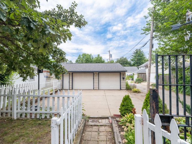 1217 N ELMWOOD Avenue, Peoria, IL 61606