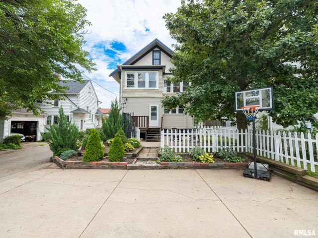 1217 N ELMWOOD Avenue, Peoria, IL 61606