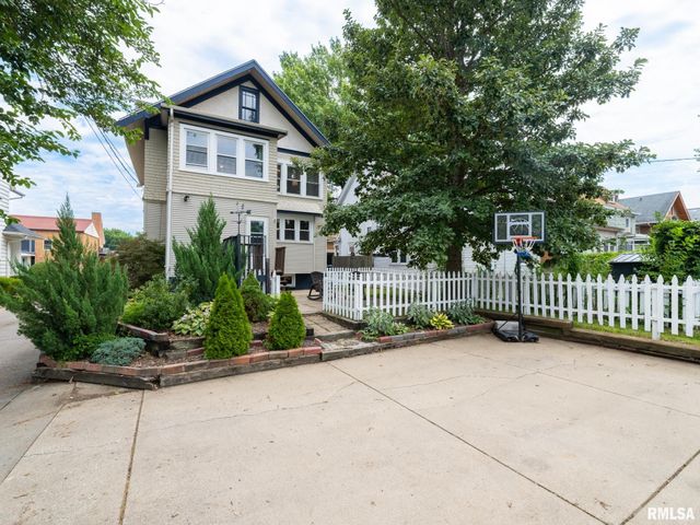 1217 N ELMWOOD Avenue, Peoria, IL 61606