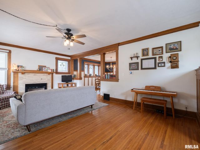 1217 N ELMWOOD Avenue, Peoria, IL 61606