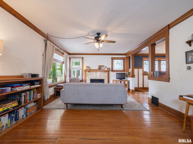 1217 N ELMWOOD Avenue, Peoria, IL 61606