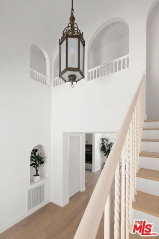 712 N Rodeo Drive, Beverly Hills, CA 90210