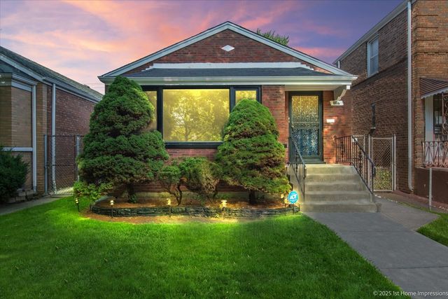 8816 S Jeffery Boulevard, Chicago, IL 60617