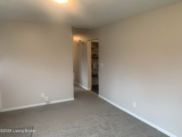 6811 Creston Dr, Louisville, KY 40258