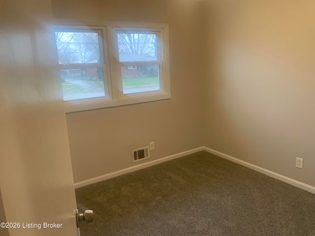 6811 Creston Dr, Louisville, KY 40258