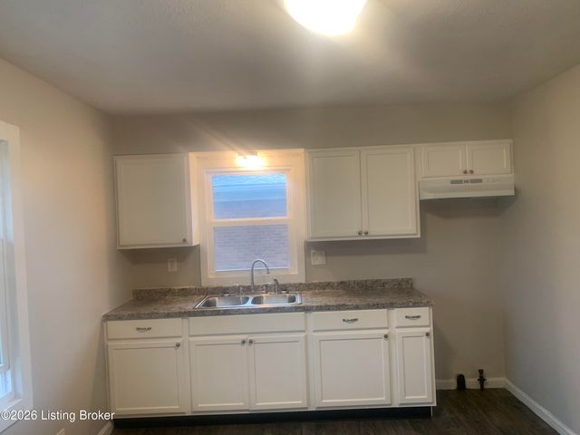 6811 Creston Dr, Louisville, KY 40258