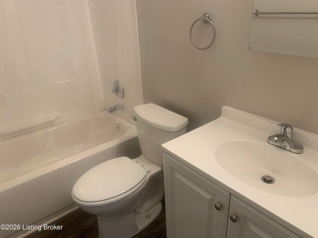 6811 Creston Dr, Louisville, KY 40258